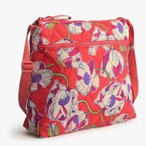 Vera Bradley Original Zip Hipster in Swirling Poppies Featherweight